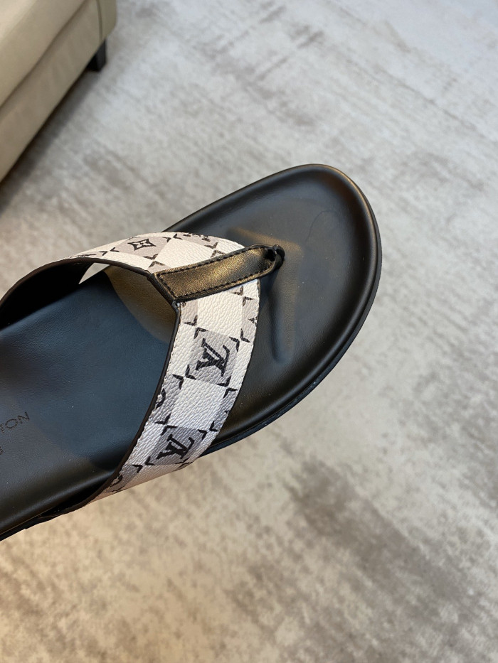 Va1e*ntin0 Slippers
