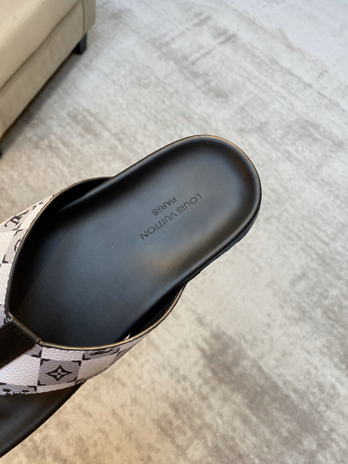 Va1e*ntin0 Slippers