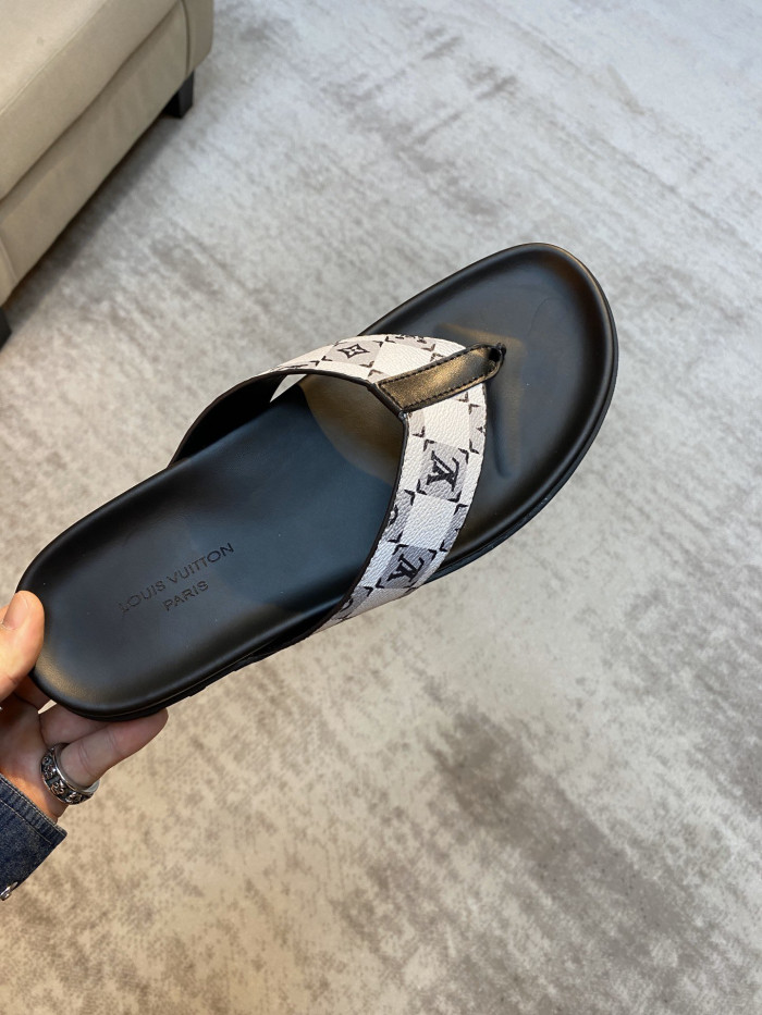 Va1e*ntin0 Slippers