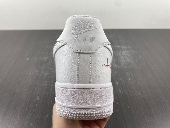 NIKE AIR FORCE 1 LOW 
